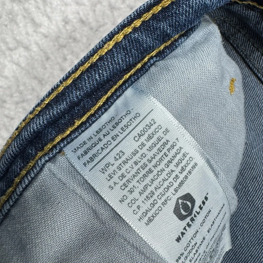 Levis accepted tracking